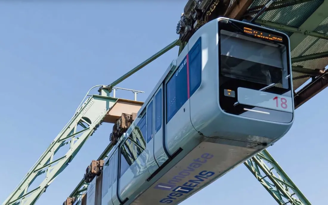 Wuppertaler Schwebebahn mit Innovate-Systems-Beschriftung